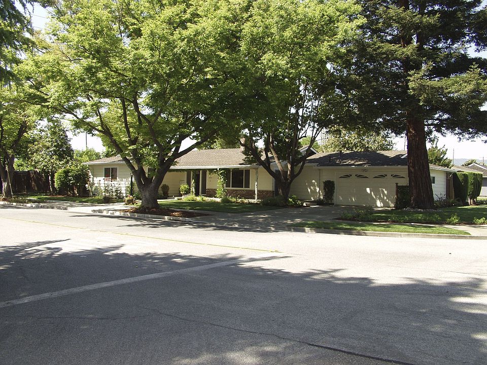 Charming Family Home!