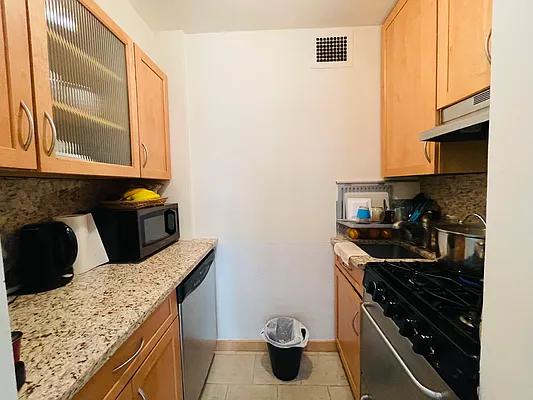 Rented by Chase Global Realty Corp | media 11