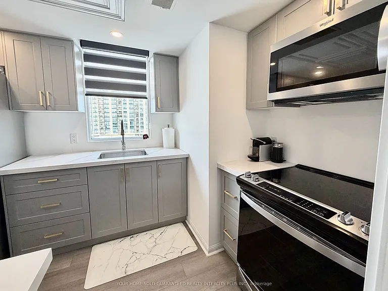 75 Ellen St #704 — Photo 8