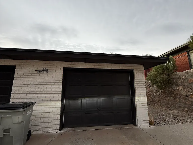 225 Zenith Dr #B — Photo 5