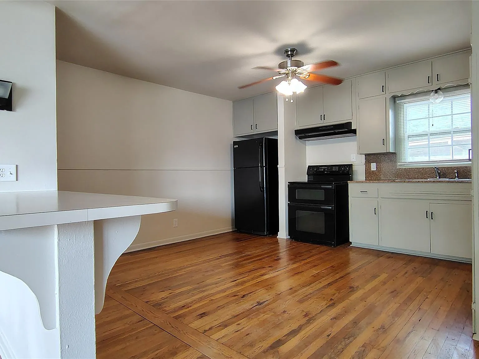 2 bed, 1.0 bath, 874 sqft, $1,295 — Photo 4
