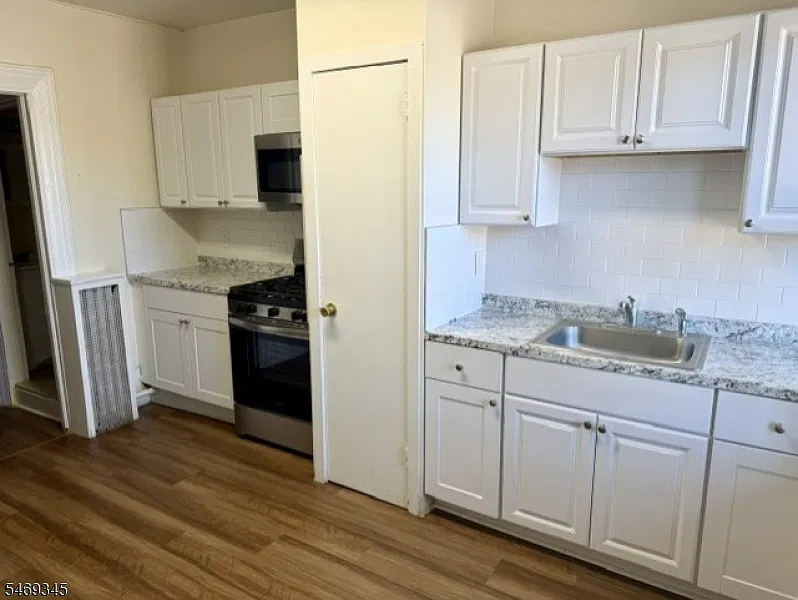 3 bed, 1.0 bath, $2,600 — Photo 3