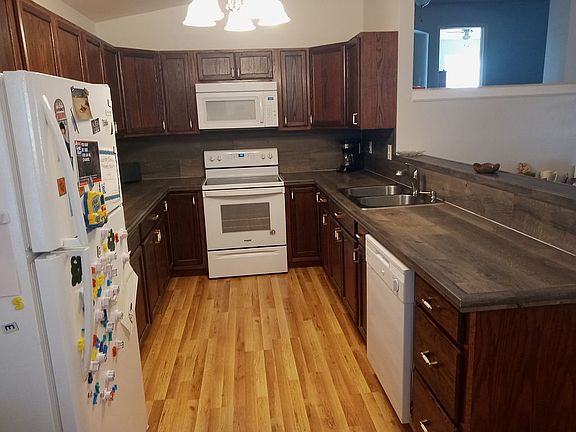 4th image of 1516 Cook St