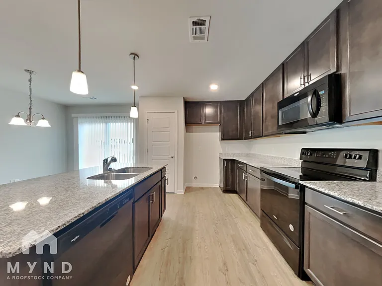 Dasher Pointe — Photo 11