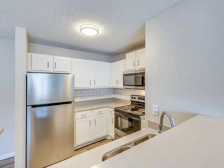 Hillside Place Apartments — Photo 5