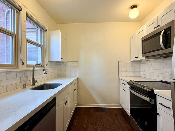 4th image of 5234 University Way NE APT 206