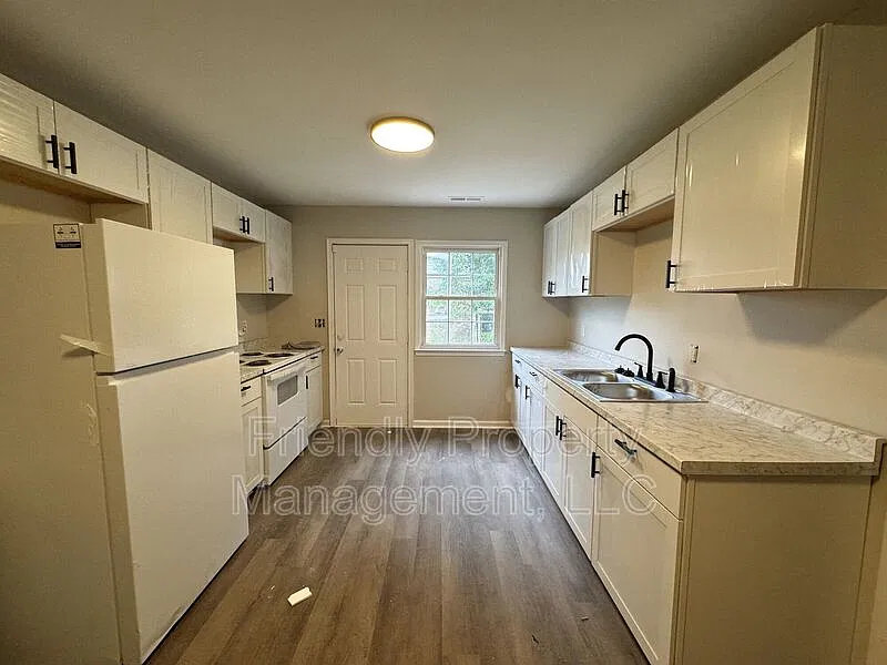 3 bed, 1.5 bath, 1284 sqft, $1,395 — Photo 4