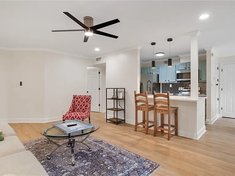 1105 Garden Ct — Photo 4