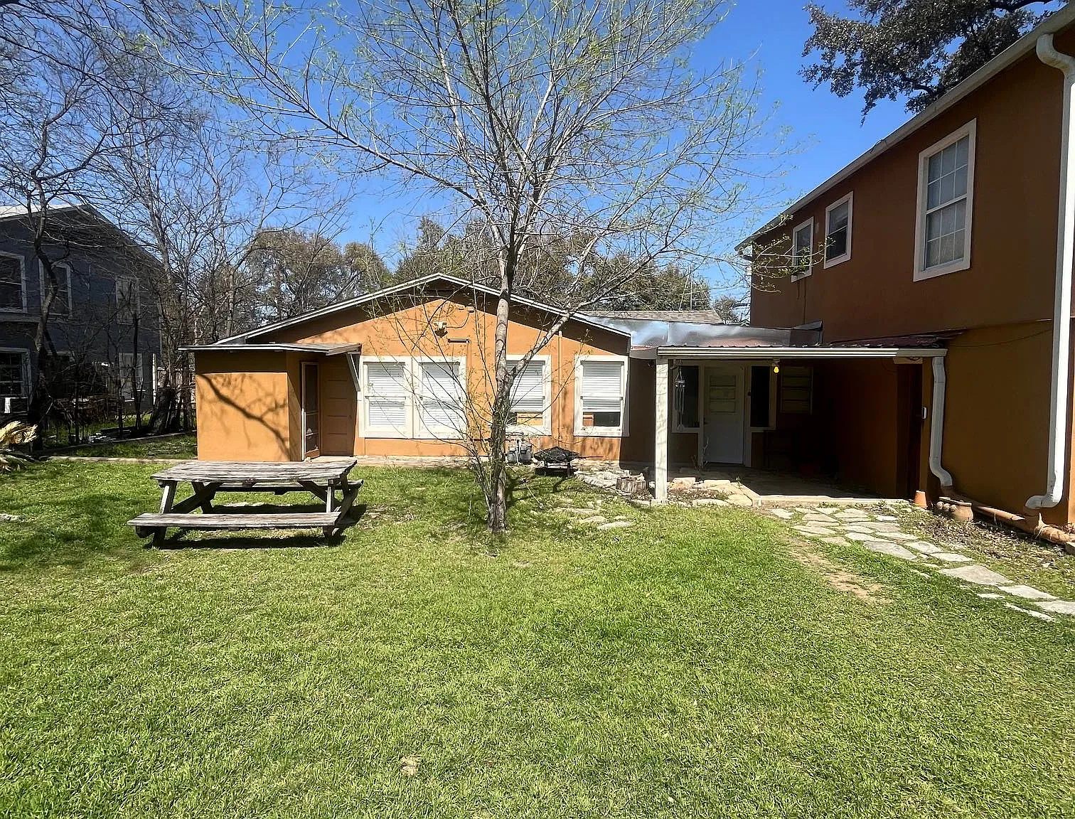 1 bed, 1.0 bath, 400 sqft, $1,095 — Photo 1