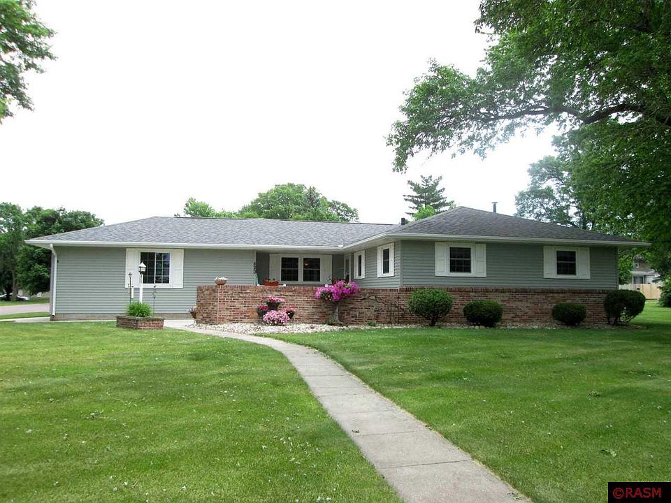 1st image of 820 2nd St N