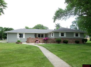 820 2nd St N, Saint James, MN 56081