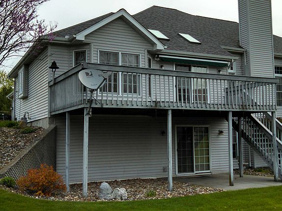 Deck w/Roll out Awning