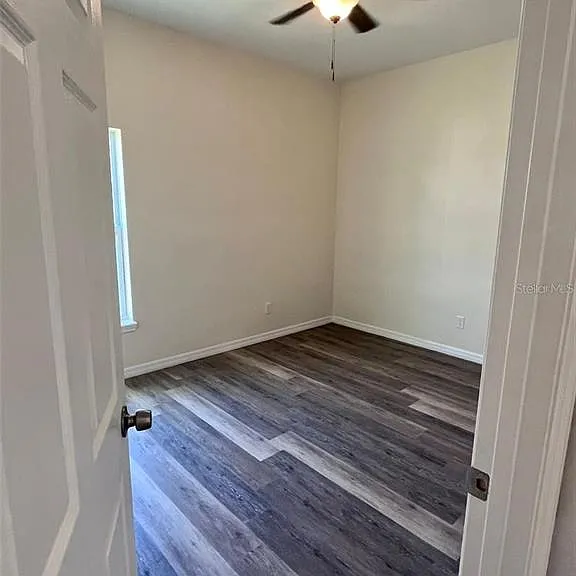 925 Lora St — Photo 10