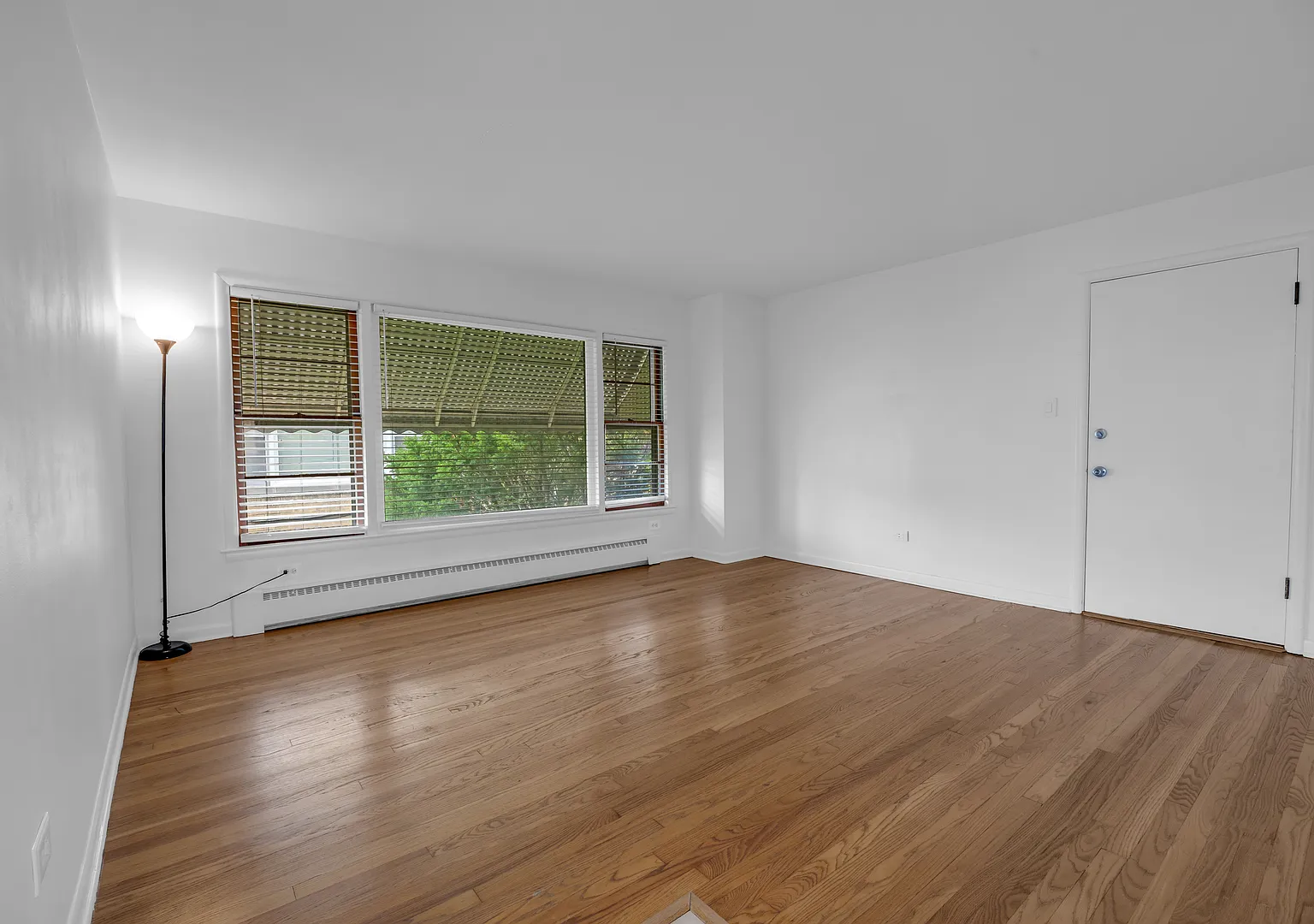 2 bed, 1.0 bath, 900 sqft, $2,000 — Photo 4