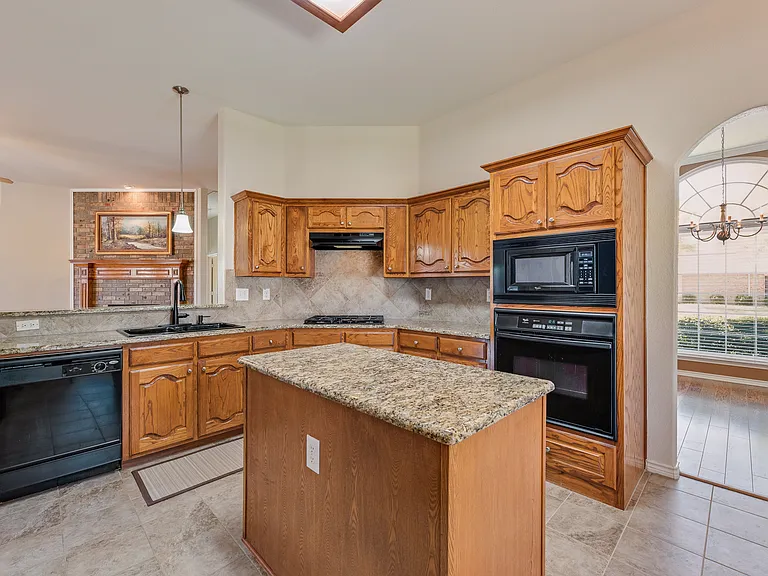 401 Idaho Ct — Photo 9