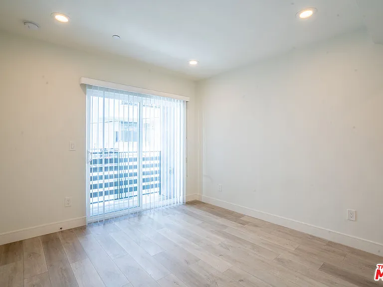 608 N Gramercy Pl — Photo 4