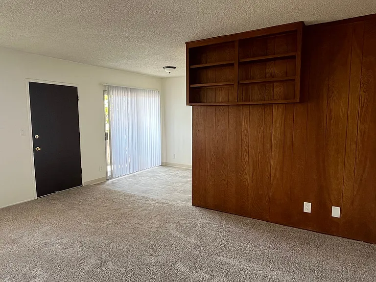 4377 Marlborough Ave — Photo 3