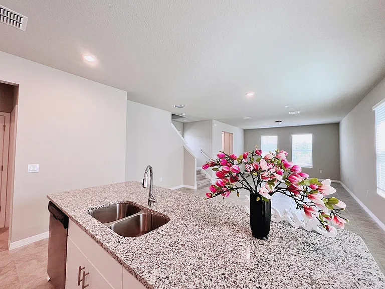 284 S Zuni Rd — Photo 8