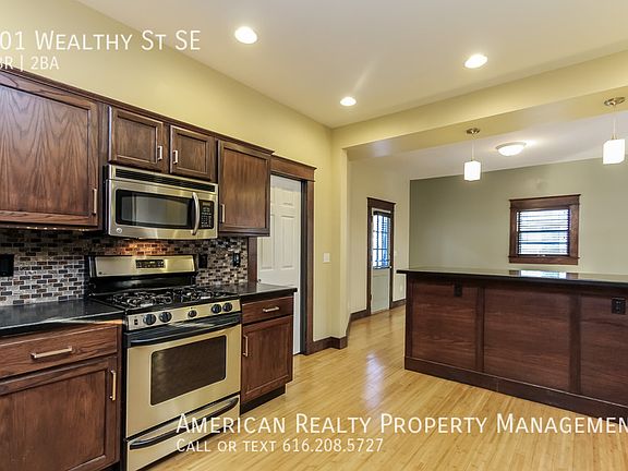 4th image of 901 Wealthy St SE