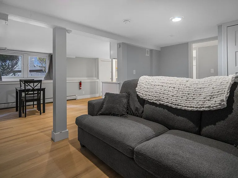 104 Harvard Pl — Photo 35
