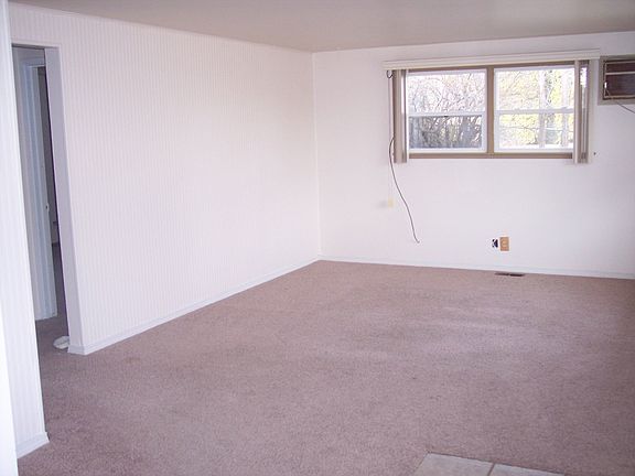 5th image of 515 W Pine Dr