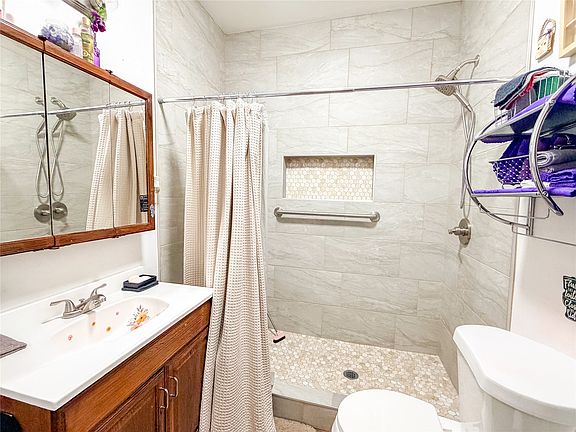 5th image of 2114 Gorman Ave