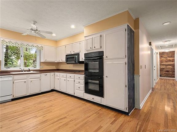 4th image of 28 Iroquois Dr
