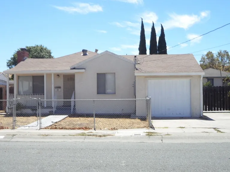 17 Lorraine Ave — Photo 1