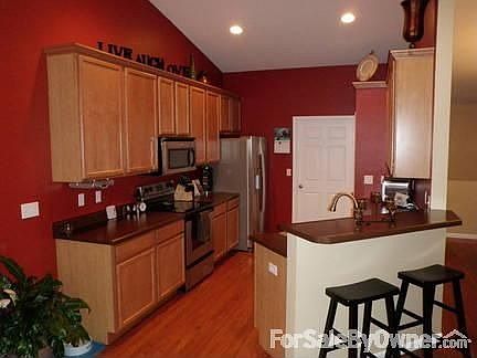 Kitchen : Stainless Steel Appliances, vaulted ceilings, and recessed lighting.