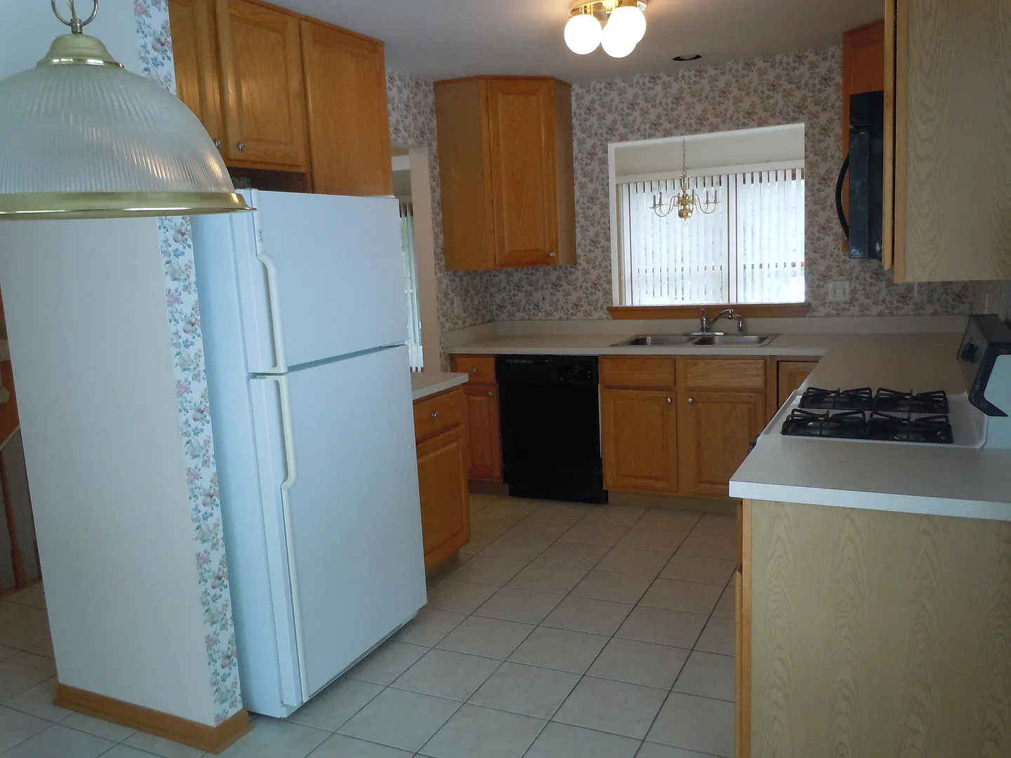 3 bed, 1993 sqft, $2,499 — Photo 3