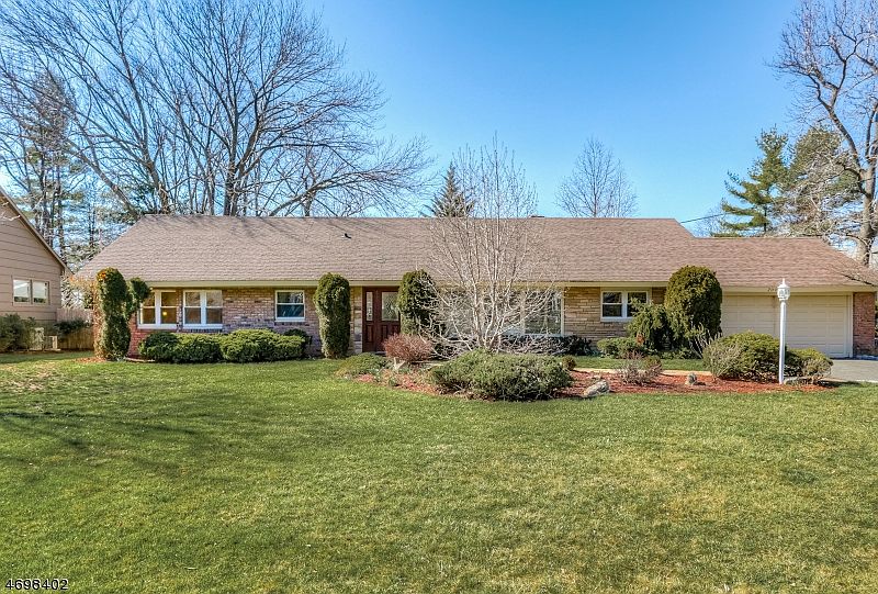 1st image of 209 Northwoods Dr