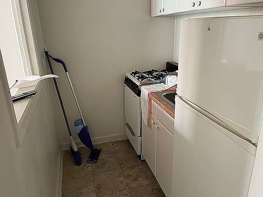 3rd image of 261 E 71st St APT 2E