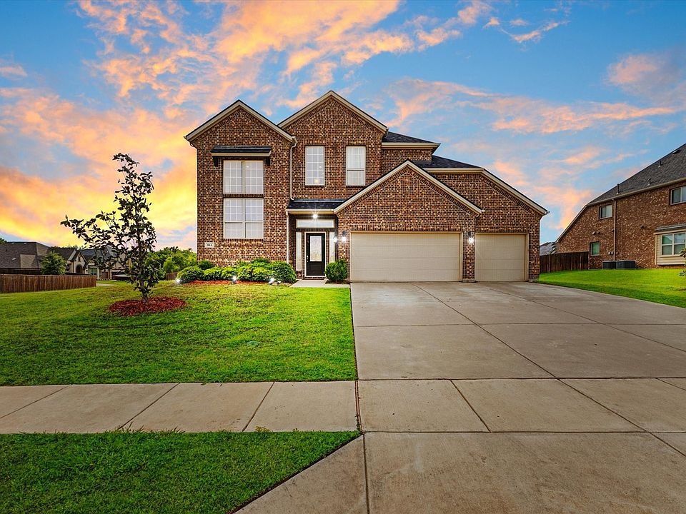 1st image of 614 Woodridge Dr