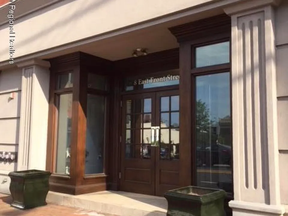 8 E Front St #303