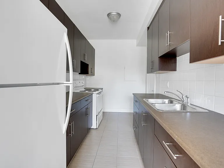 1530 W 13th Ave — Photo 7