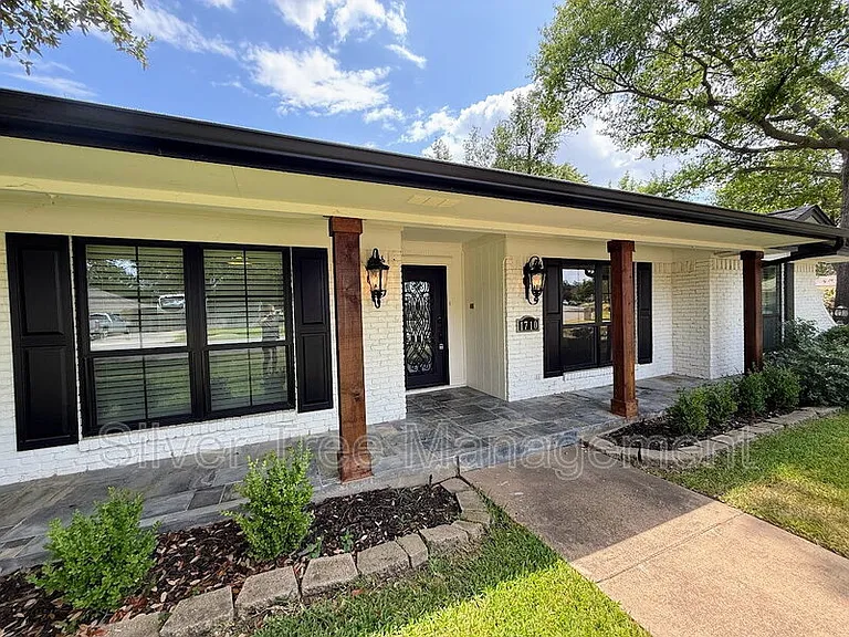 1710 Dickerson Dr — Photo 3