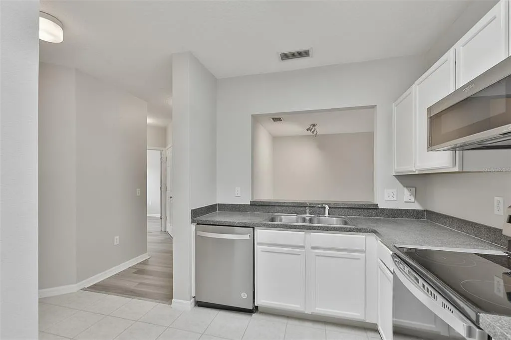 3 bed, 2.0 bath, 1151 sqft, $1,800 — Photo 4