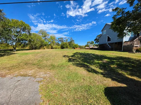 518 E Meyer Rd, Seabrook, TX 77586