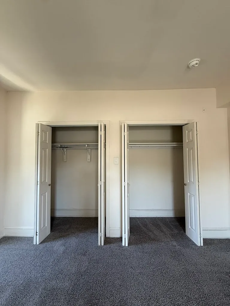 3 bed, $2,385 — Photo 3