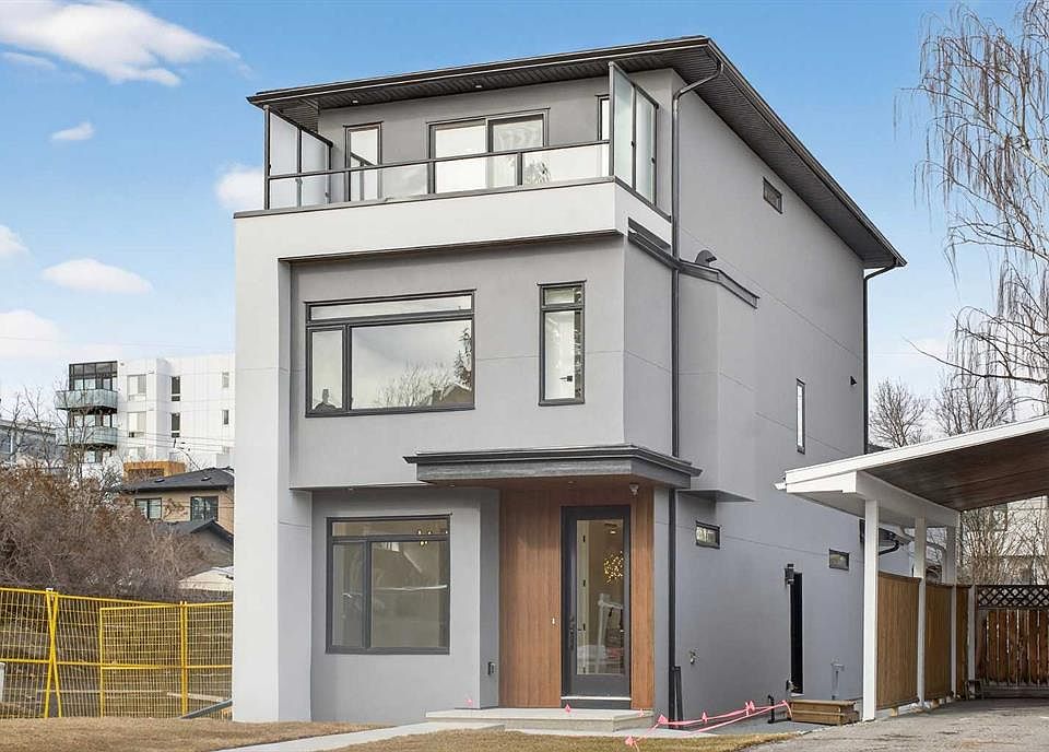 1st image of 720 S 52nd Ave SW