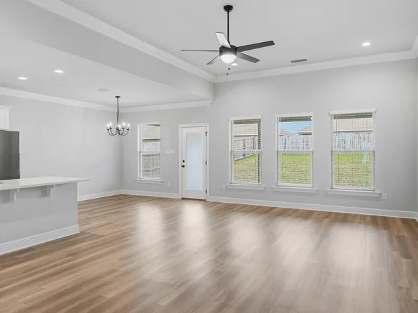 4630 Jayhawk Dr, Crestview, FL 32539