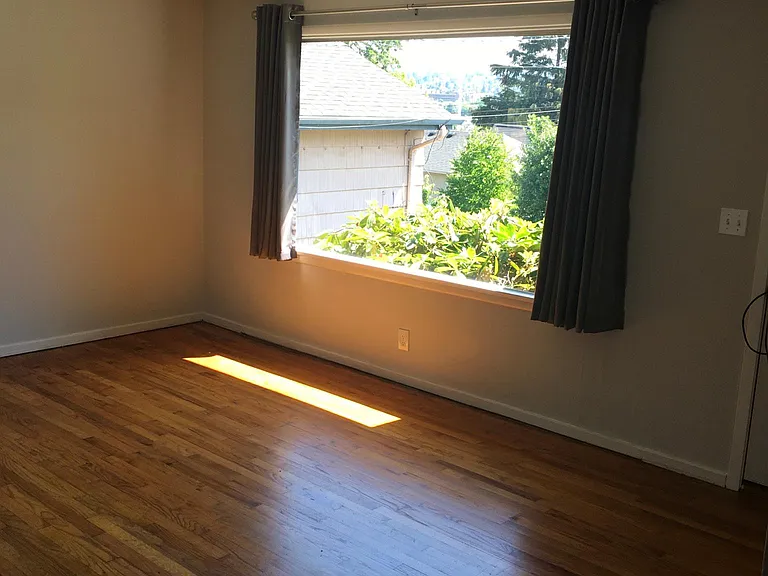 4415 28th Ave W — Photo 2