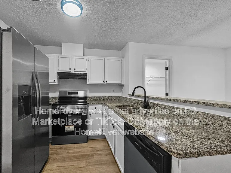 5486 Fox Valley Ln — Photo 3