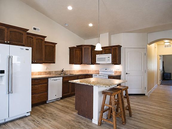 5th image of 3067 S Dennis Pl