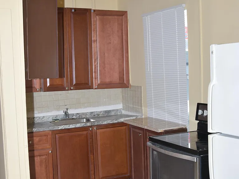 412 N Dixie Hwy — Photo 4