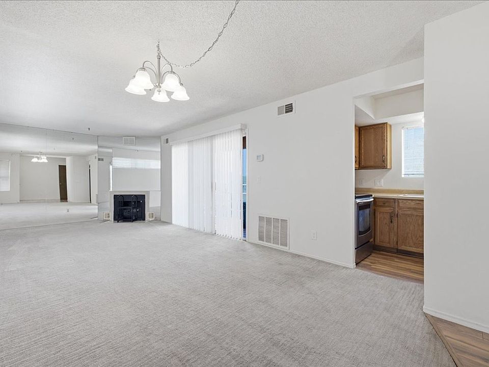 1st image of 2601 W Broadway Blvd
