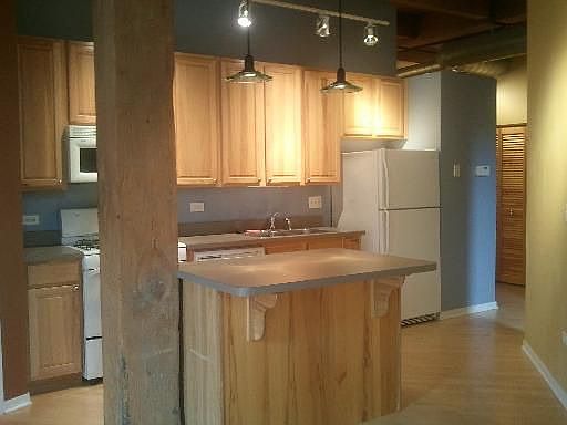 2nd image of 1740 N Maplewood Ave #P-11