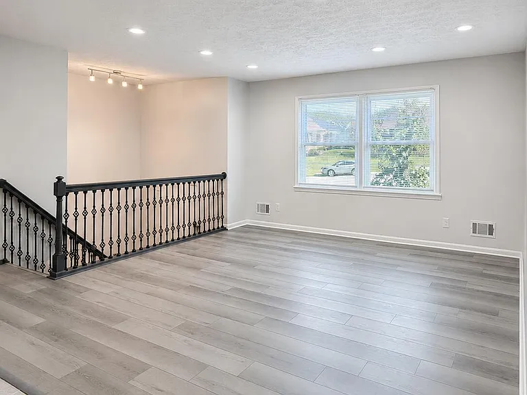 5109 Volney Ct — Photo 3
