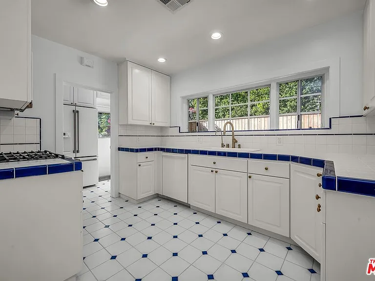 629 N Rexford Dr — Photo 6