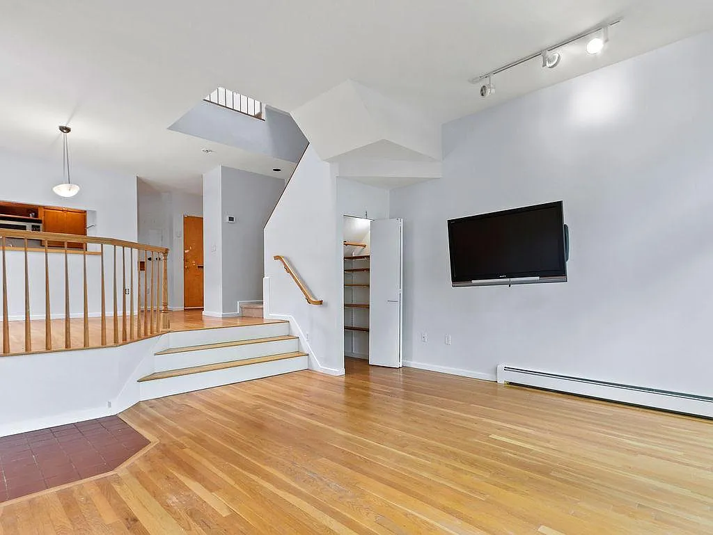 3 bed, 1588 sqft, $5,600 — Photo 4